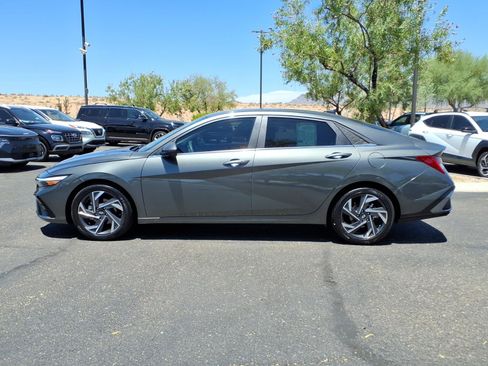Certified 2024 Hyundai Elantra SEL w/ Convenience Package FWD image 3