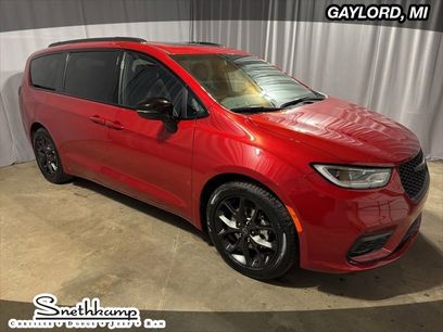 New 2026 Chrysler Pacifica Limited w/ S Appearance Package