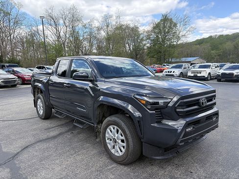 Used 2025 Toyota Tacoma SR5 AWD/4WD image 4