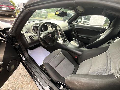Used 2008 Pontiac Solstice Convertible RWD image 29