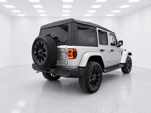 Used 2023 Jeep Wrangler Unlimited Sahara w/ Cold Weather Group AWD/4WD image 5