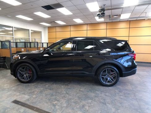 Used 2025 Ford Explorer ST w/ Sun And Sound Package AWD/4WD image 4
