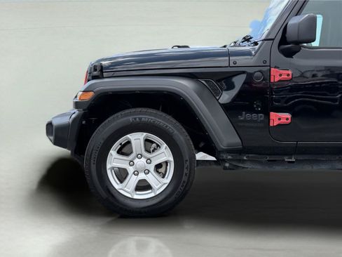 Used 2022 Jeep Wrangler Unlimited Sport AWD/4WD image 9