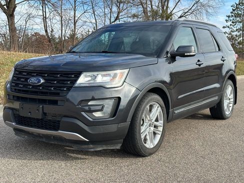 Used 2017 Ford Explorer XLT w/ Equipment Group 202A image 1