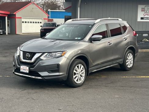 Used 2018 Nissan Rogue SV w/ Premium Package image 2