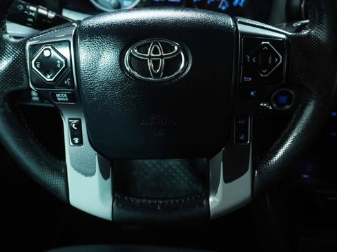 Used 2018 Toyota Tacoma TRD Off-Road w/ Technology Package AWD/4WD image 17