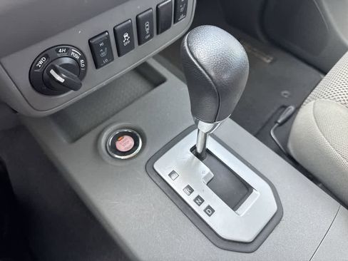 Used 2021 Nissan Frontier SV w/ Midnight Edition Floor Mats image 19