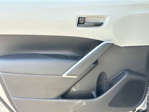 Used 2022 Toyota Corolla Cross L image 15