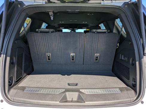 Used 2024 GMC Yukon Denali w/ Advanced Technology Package image 11