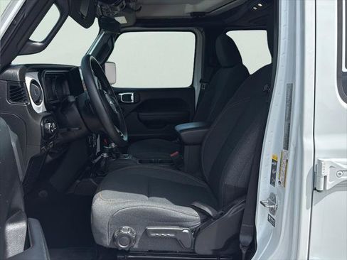Certified 2025 Jeep Gladiator Sport AWD/4WD image 19