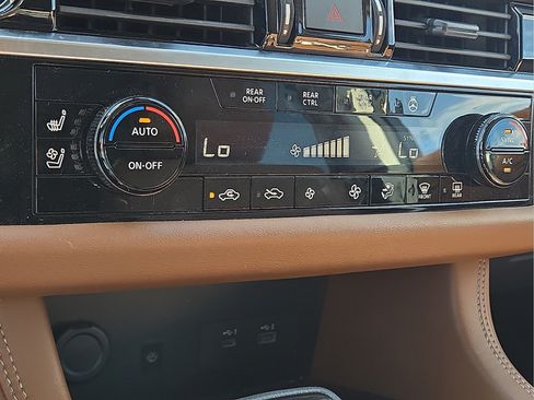 Used 2023 Nissan Pathfinder Platinum FWD image 14