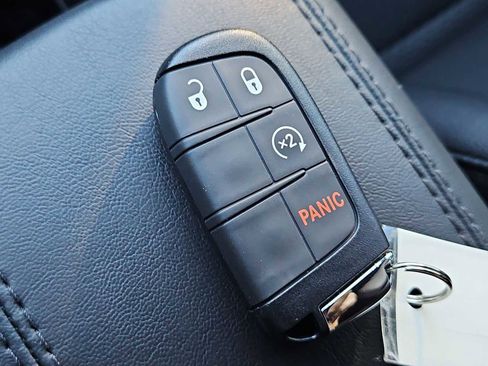 New 2026 Jeep Compass Latitude image 33