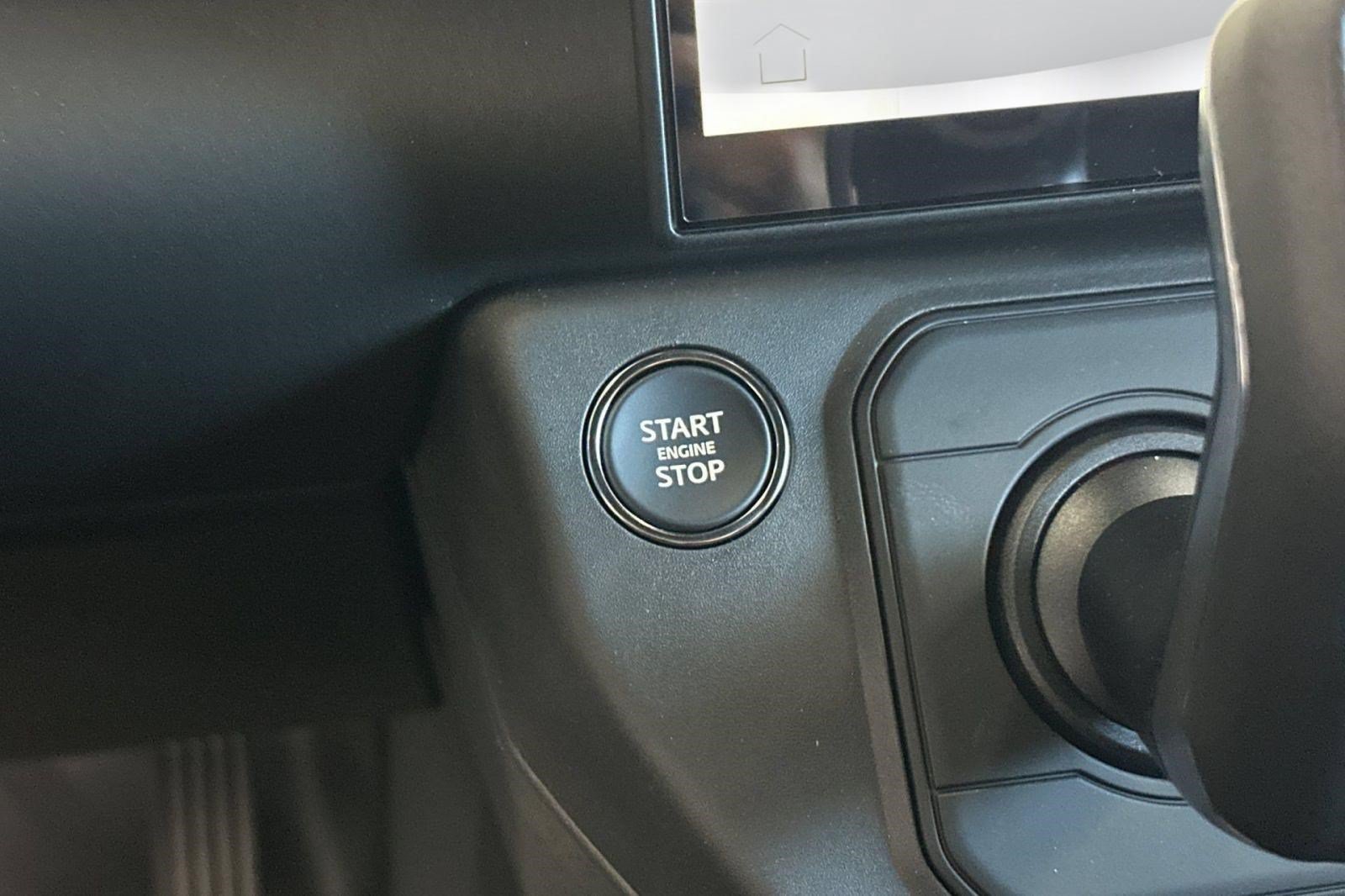 New 2026 Land Rover Defender 110 X-Dynamic SE AWD/4WD image 16