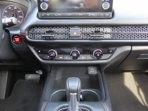 Certified 2025 Honda HR-V Sport image 21
