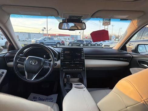 Used 2020 Toyota Avalon XLE image 27