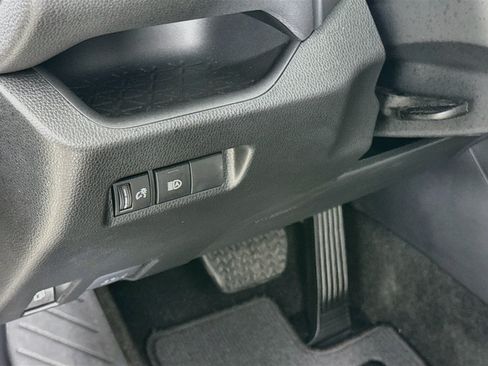 Used 2025 Toyota RAV4 LE AWD/4WD image 10