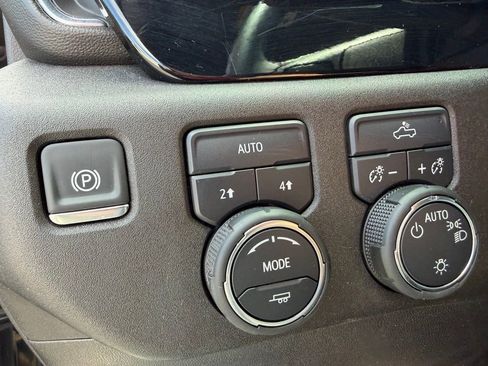 Used 2025 Chevrolet Silverado 1500 LT AWD/4WD image 30