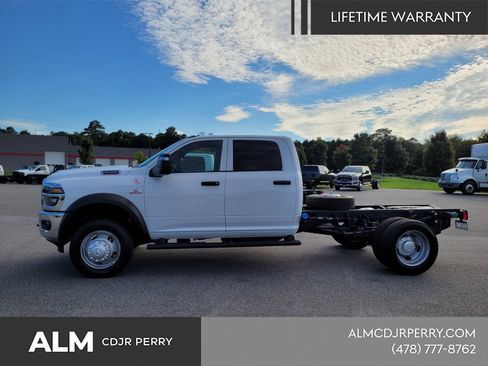New 2025 RAM 4500 Tradesman w/ Safety Group AWD/4WD image 3