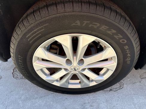 Used 2016 Nissan Rogue SV FWD image 9