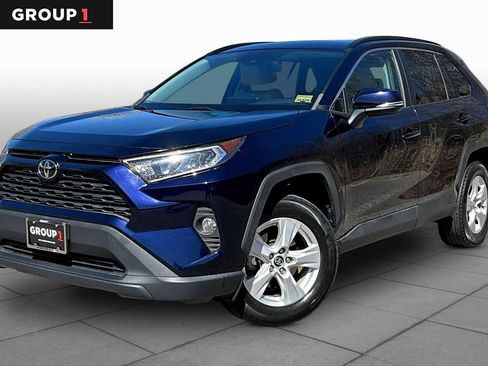 Used 2021 Toyota RAV4 XLE w/ Convenience Package image 1