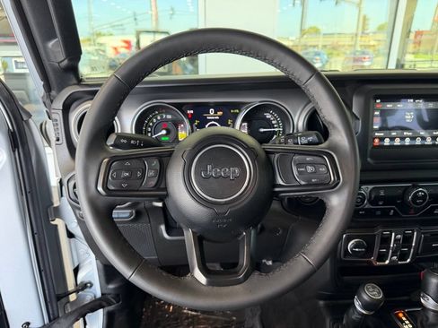 Used 2023 Jeep Wrangler Unlimited AWD/4WD image 21