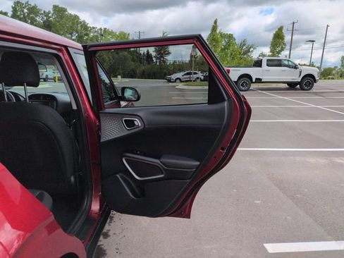 Used 2022 Kia Soul LX FWD image 17