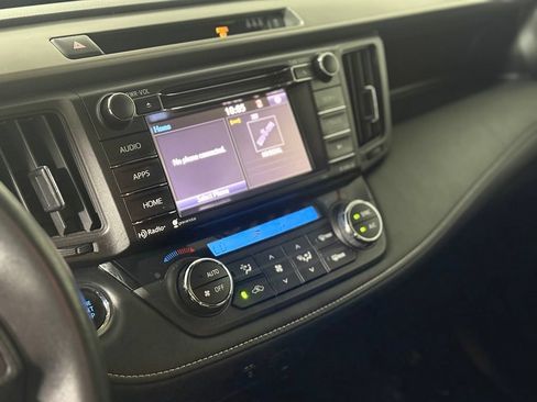 Used 2018 Toyota RAV4 XLE AWD/4WD image 14