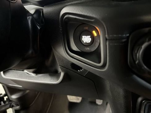 Used 2024 Jeep Wrangler Unlimited Sahara AWD/4WD image 16