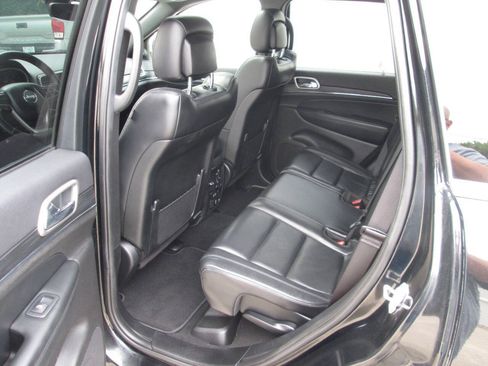Used 2019 Jeep Grand Cherokee Limited AWD/4WD image 17