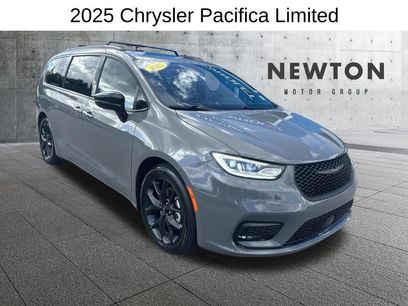 Used 2025 Chrysler Pacifica Limited
