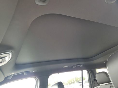 New 2025 Jeep Grand Cherokee L Limited w/ Luxury Tech Group II image 15