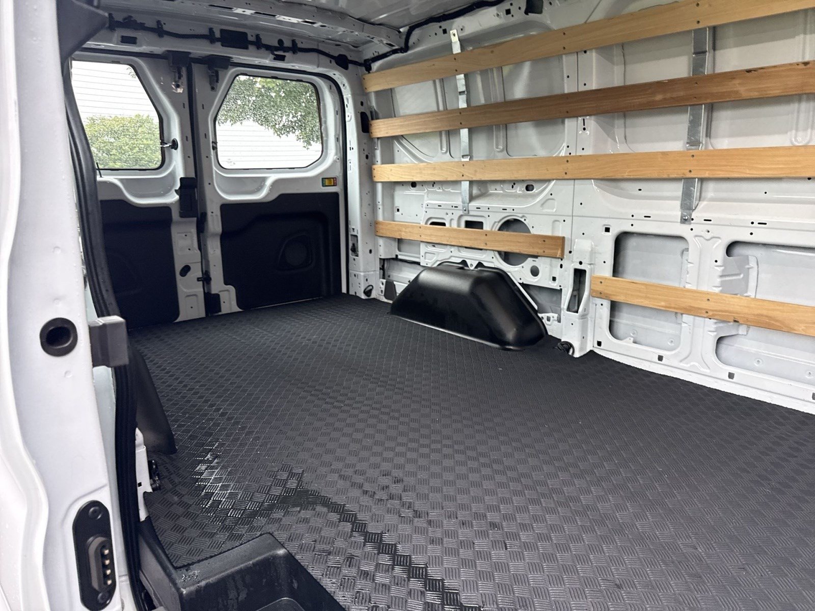 Used 2025 Ford Transit 250 Low Roof RWD image 21