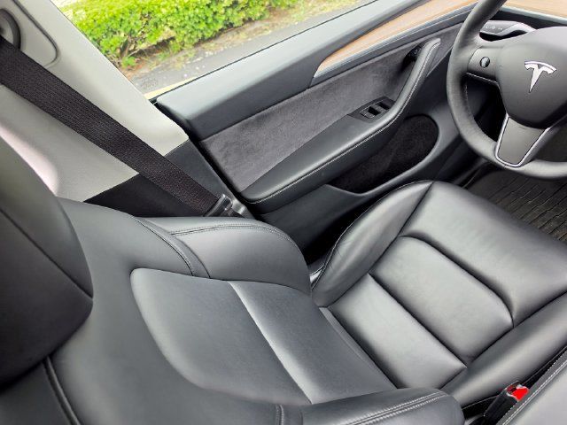 Used 2024 Tesla Model Y Performance AWD/4WD image 38