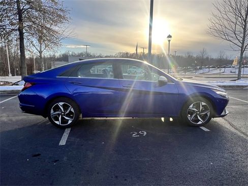 Used 2023 Hyundai Elantra Limited image 36