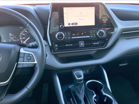 Certified 2025 Toyota Highlander LE image 7