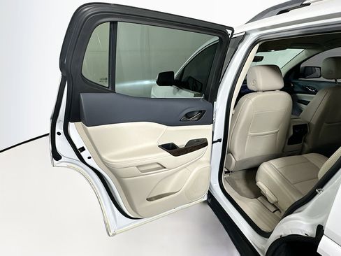Used 2021 GMC Acadia Denali w/ Denali Technology Package FWD image 26