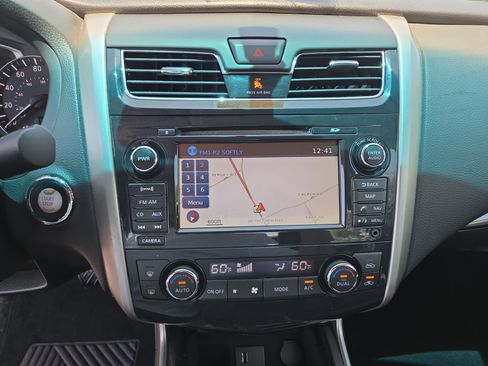 Used 2013 Nissan Altima 2.5 SL w/ Technology Pkg FWD image 22