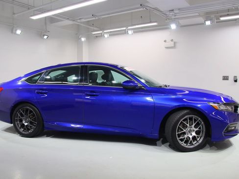 Used 2018 Honda Accord Sport image 11