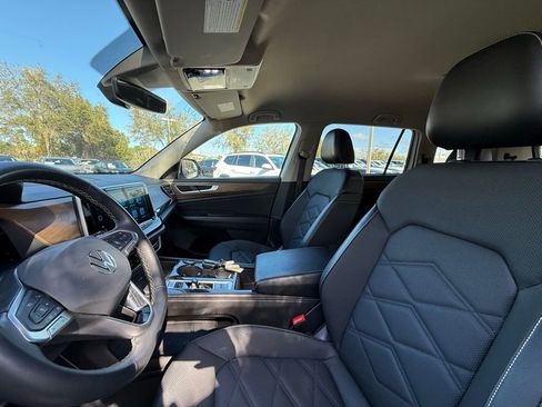 Used 2024 Volkswagen Atlas SE image 19