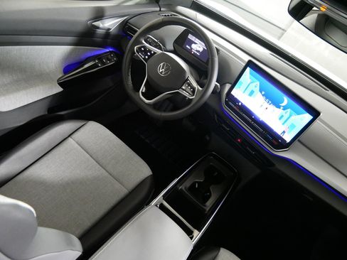 Used 2024 Volkswagen ID.4 Pro image 9