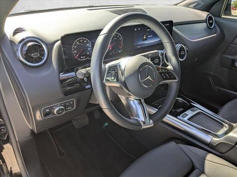 Used 2025 Mercedes-Benz GLA 250 image 10
