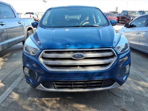 Used 2017 Ford Escape SE image 3
