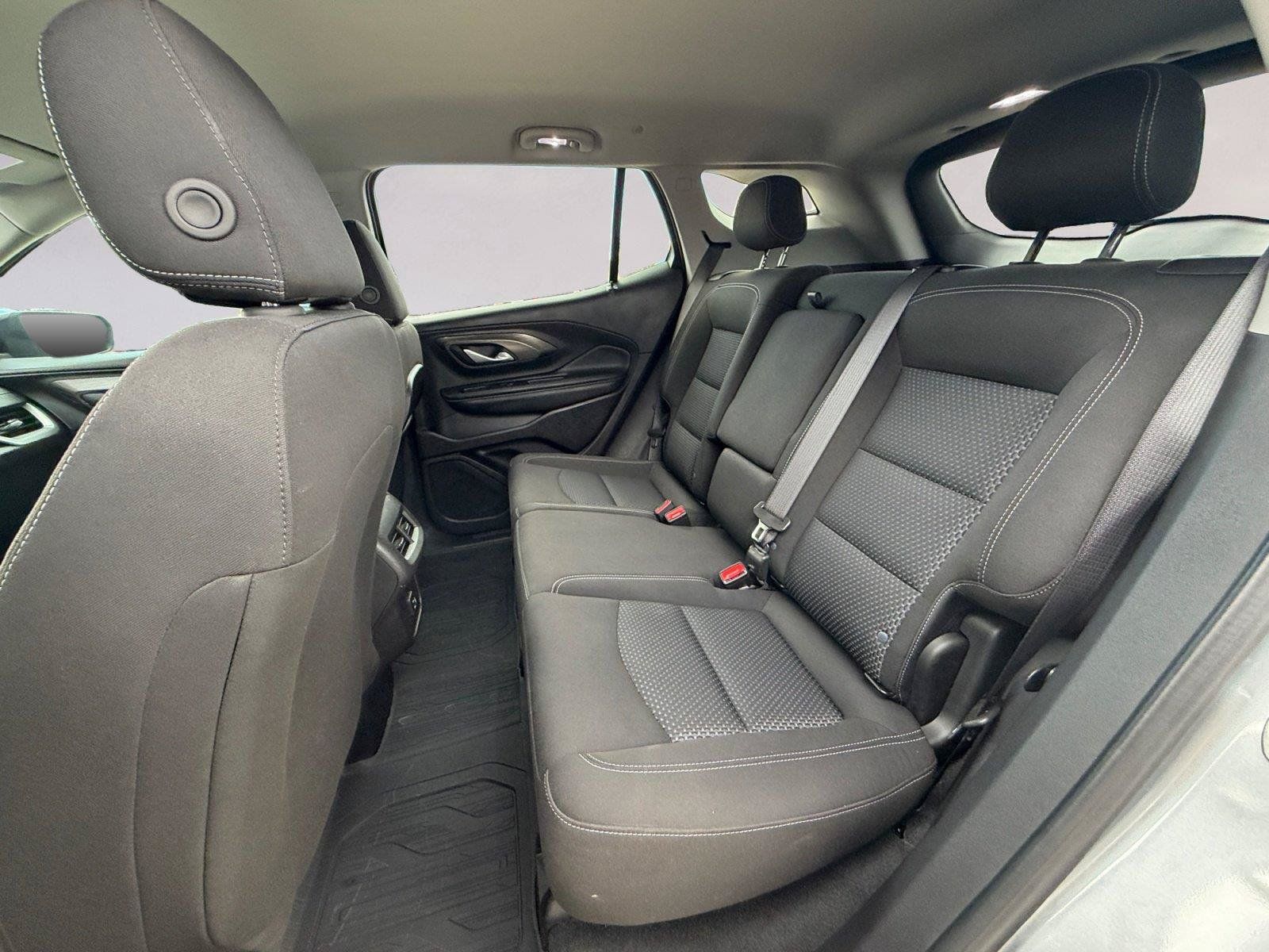 Used 2024 GMC Terrain SLE w/ Driver Convenience Package FWD image 13
