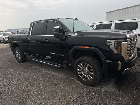 Used 2024 GMC Sierra 2500 Denali w/ Denali Reserve Package AWD/4WD image 3