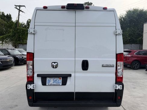 Used 2024 RAM ProMaster 2500 w/ Convenience Group FWD image 5