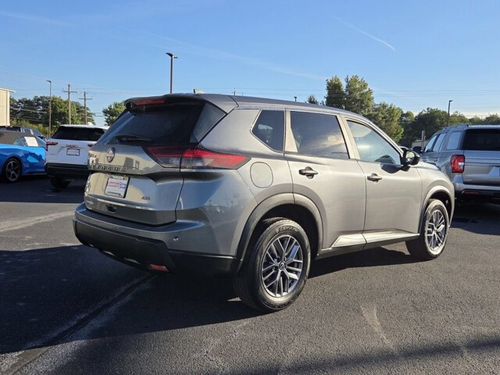 Used 2024 Nissan Rogue S AWD/4WD image 5
