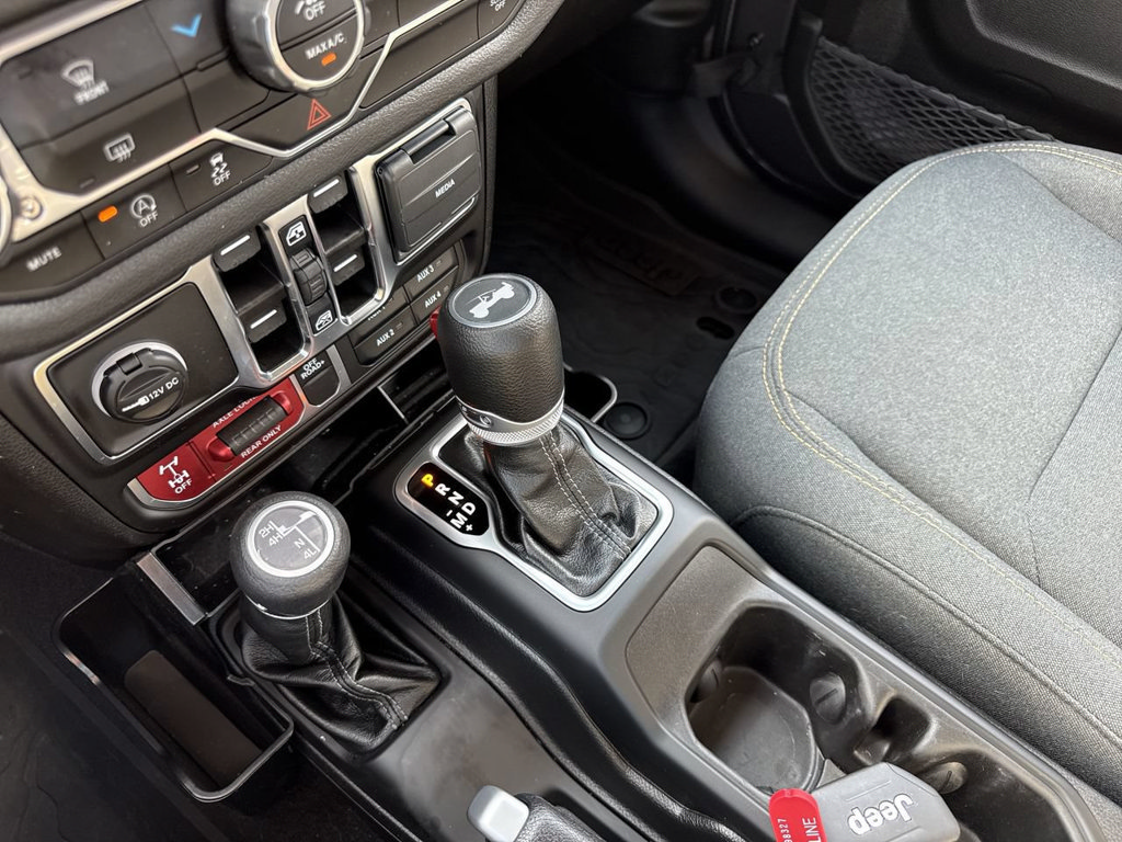 Used 2025 Jeep Wrangler Unlimited Sport AWD/4WD image 21