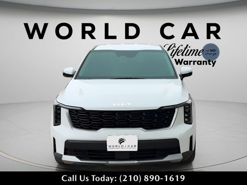 Used 2025 Kia Sorento LX FWD image 2