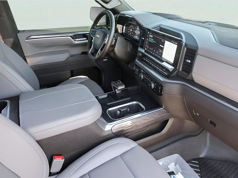 Used 2026 Chevrolet Silverado 1500 LTZ image 32
