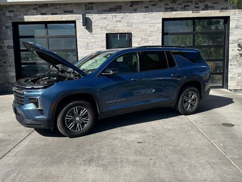 Used 2025 Chevrolet Traverse LT AWD/4WD image 25